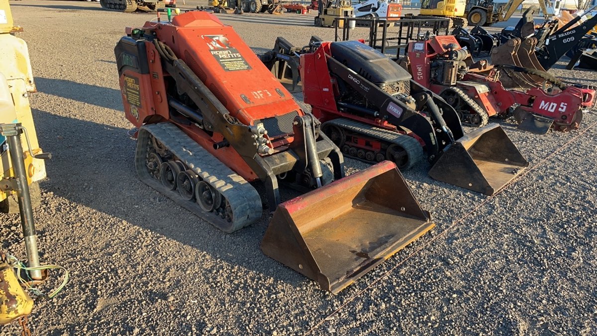 2016 DITCH WITCH SK752 MINI SKID STEER
