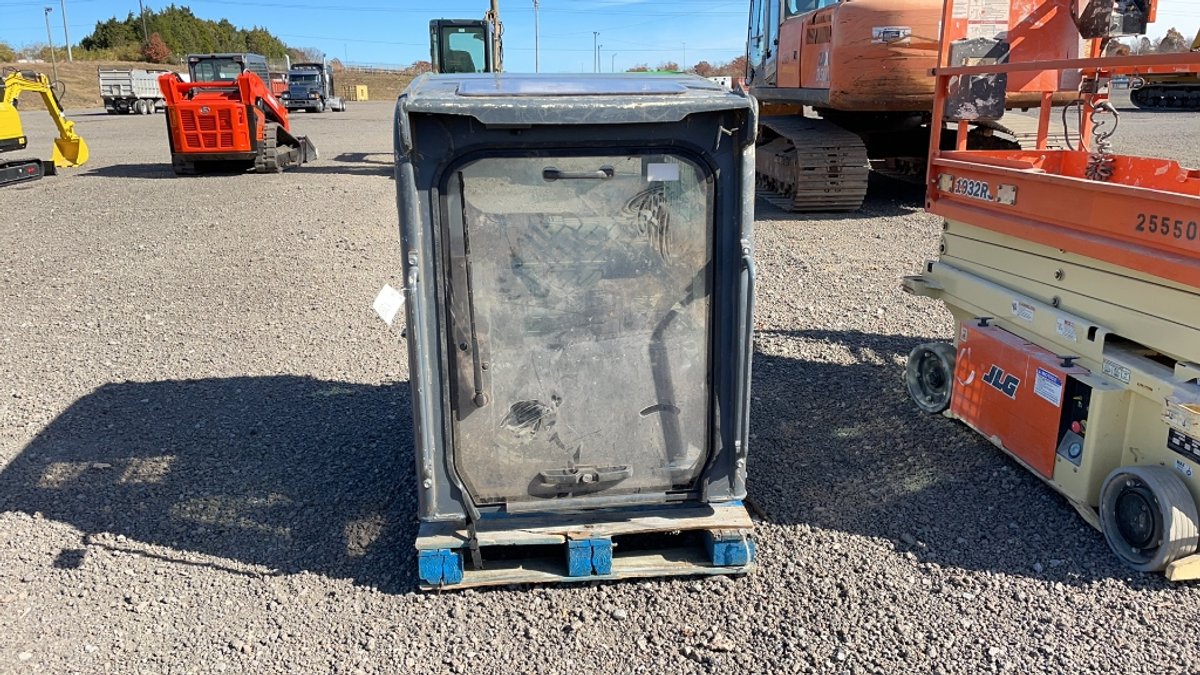 KUBOTA SKID STEER CAB W/ CONTROLS