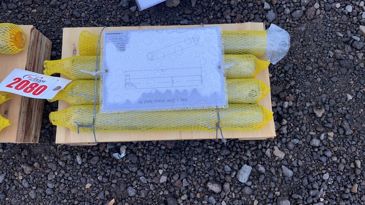 QTY 4) 45 MM X 330 MM EXCAVATOR BUCKET PINS