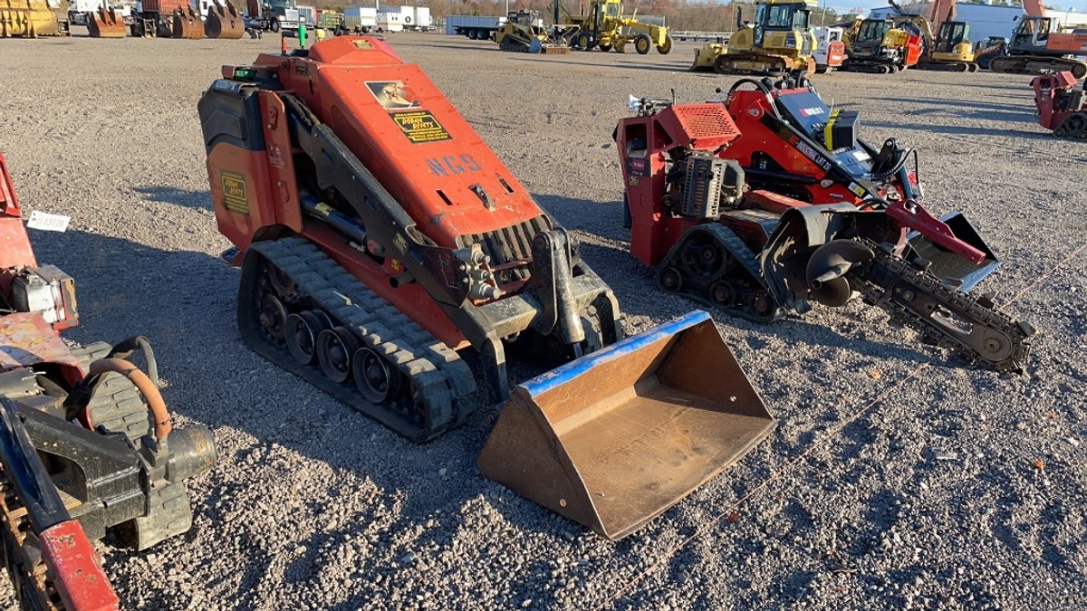 2016 DITCH WITCH SK752 MINI SKID STEER