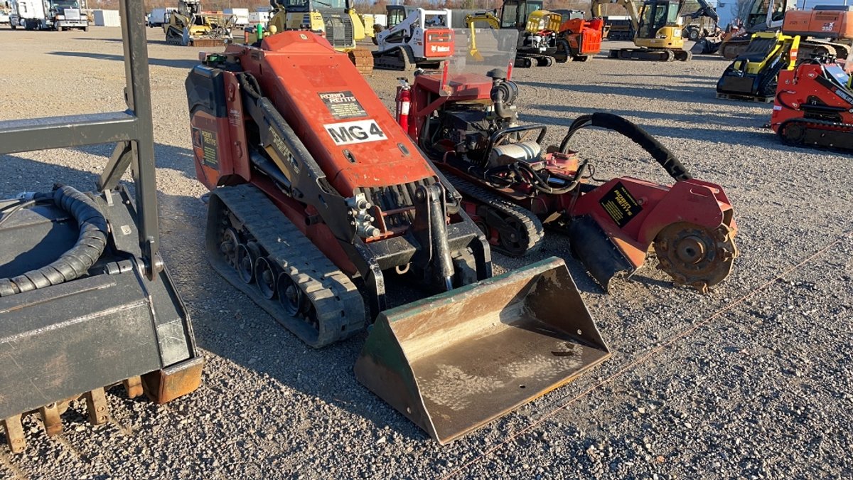 2017 DITCH WITCH SK752 MINI SKID STEER