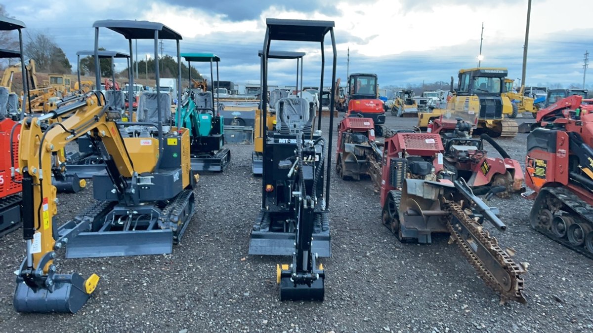 2023 AGT QS12R MINI EXCAVATOR