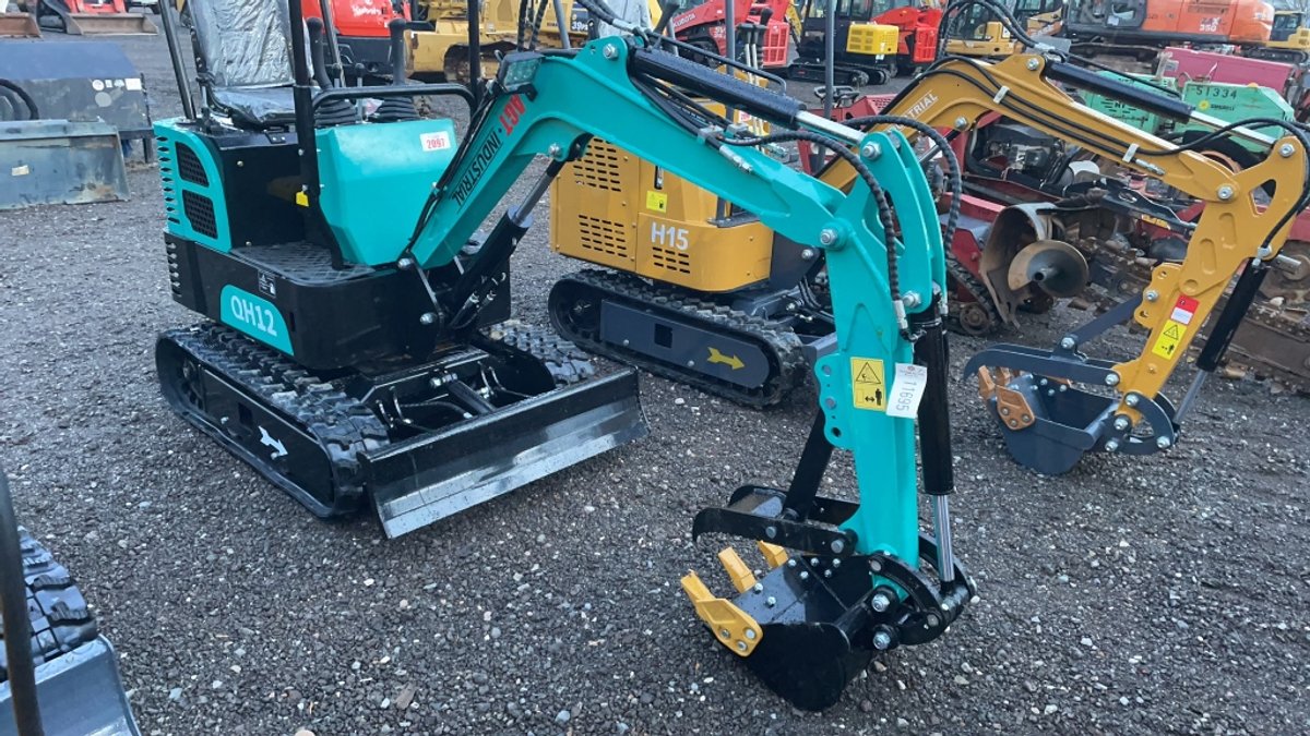 2023 AGT QH12 MINI EXCAVATOR