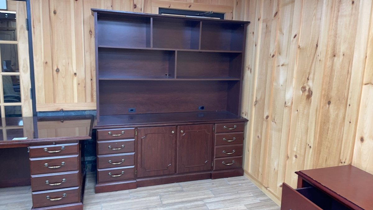 OFFICE DESK W/ COMPUTER HUTCH