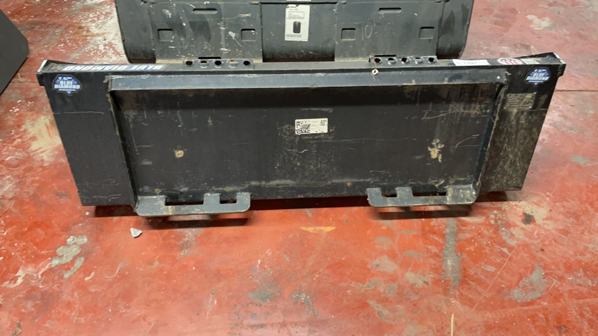 BLUE DIAMOND 60" SMOOTH SKID STEER BUCKET