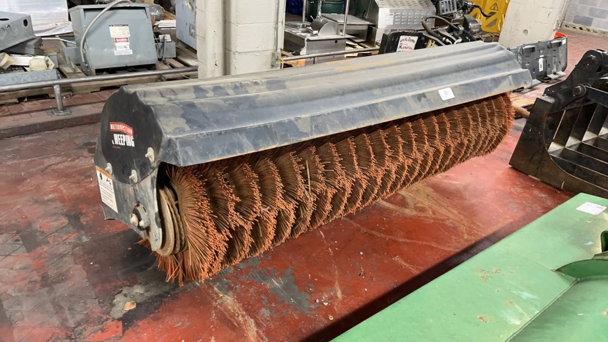 BOBCAT 84" ANGLE BROOM SWEEPER ATTACHMENT