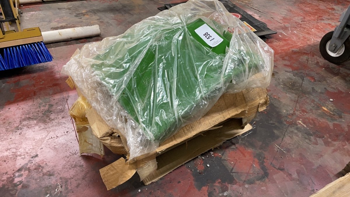 QTY 2) JOHN DEERE L101649 FENDERS