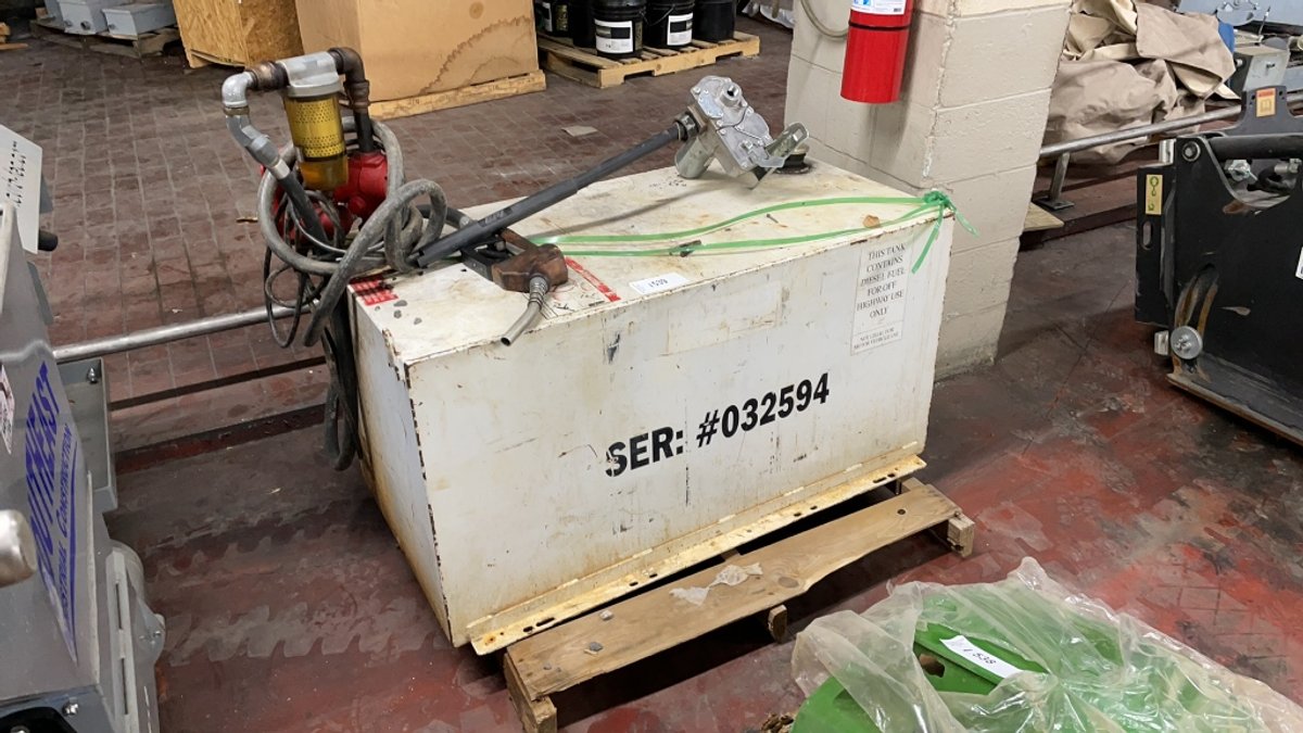 TRUCK BED FUEL TANK W/ 12 VOLT PUMP
