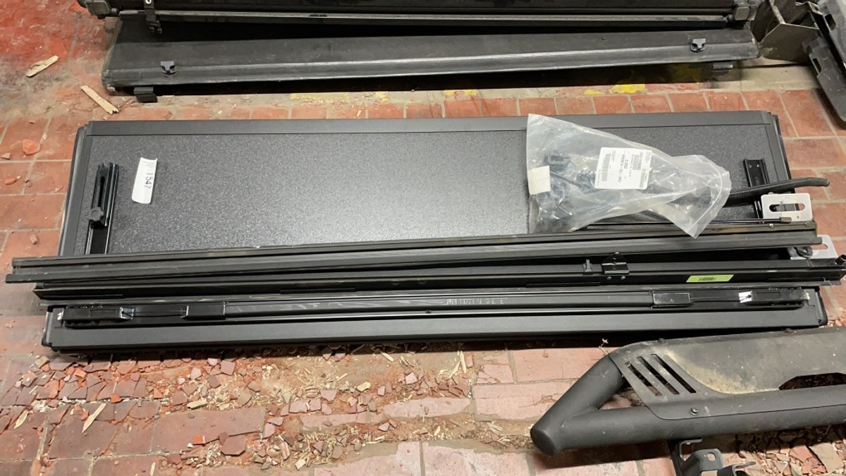 FOLDING TRUCK BED COVER HARD