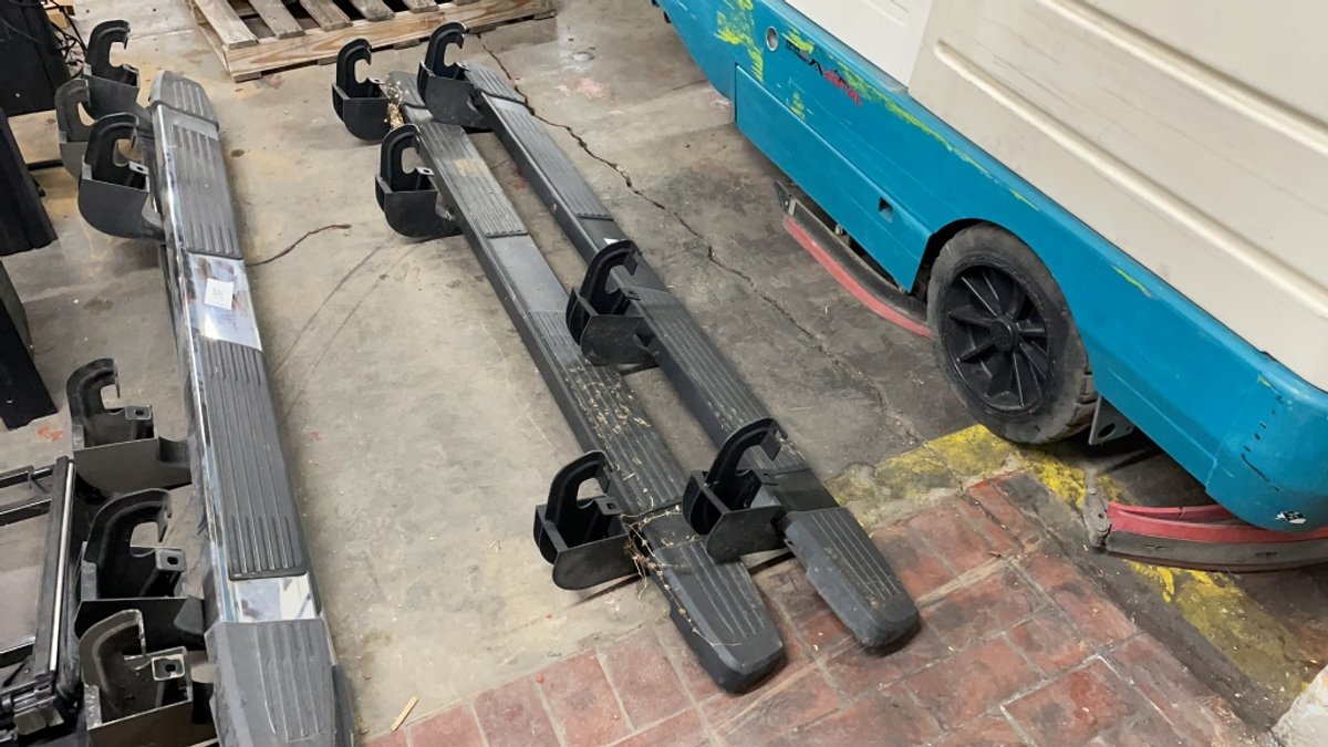 SET OF RUNNING BOARDS FORD CREW CAB