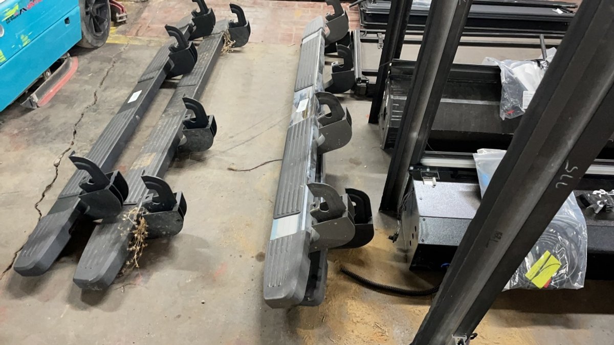 SET OF RUNNING BOARDS FORD CREW CAB