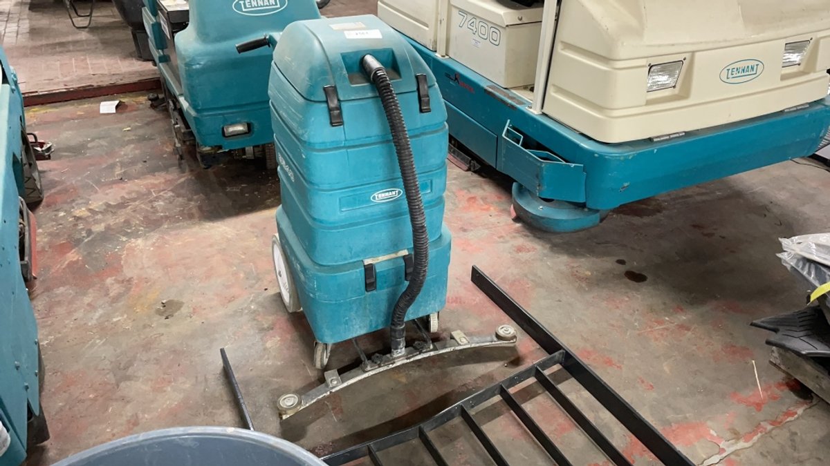 TENNANT 3540 WALK BEHIND FLOOR CLEANER