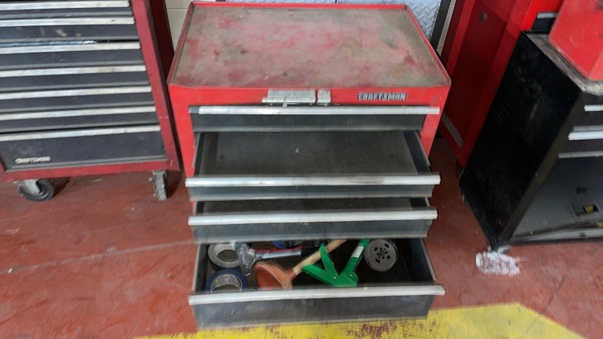 METAL STORAGE CABINET & CONTENTS