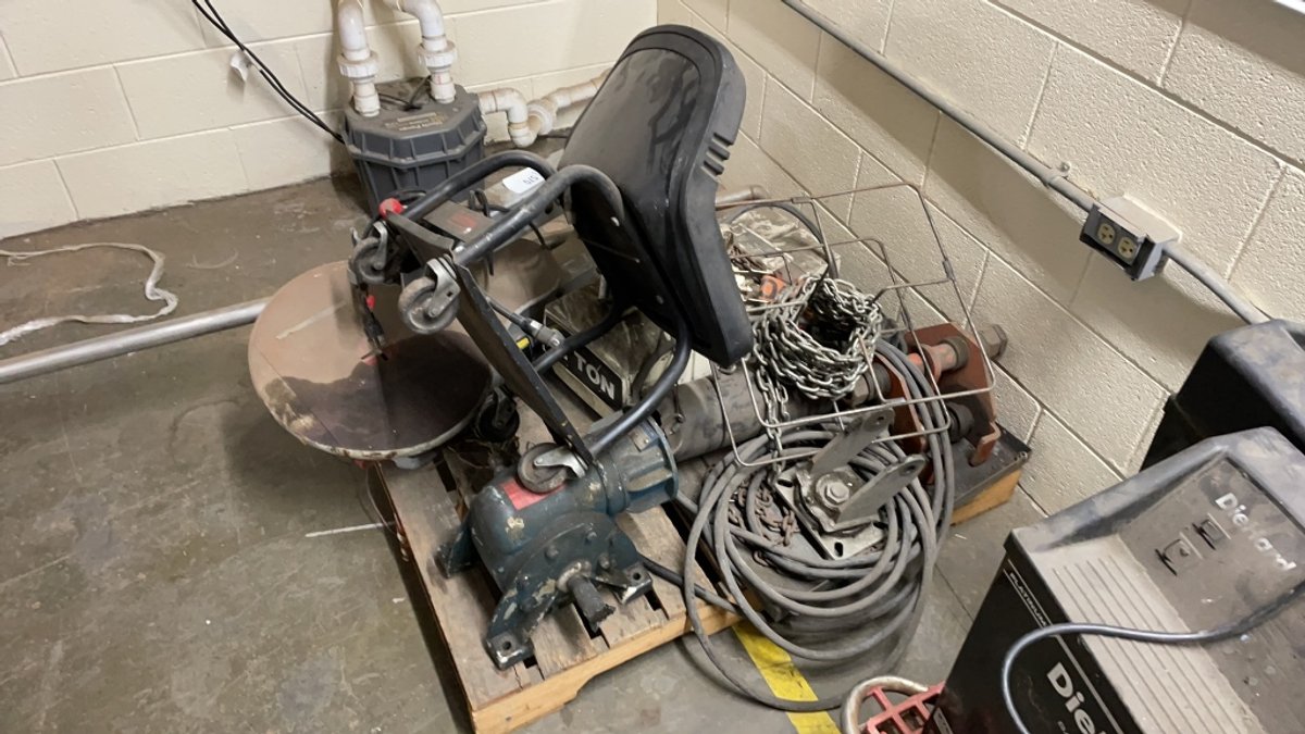 PALLET OF ASSORTED TOOLS