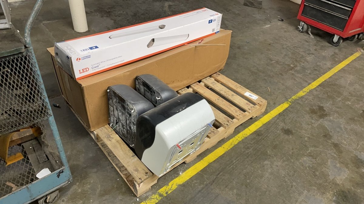 PALLET OF LIGHTS