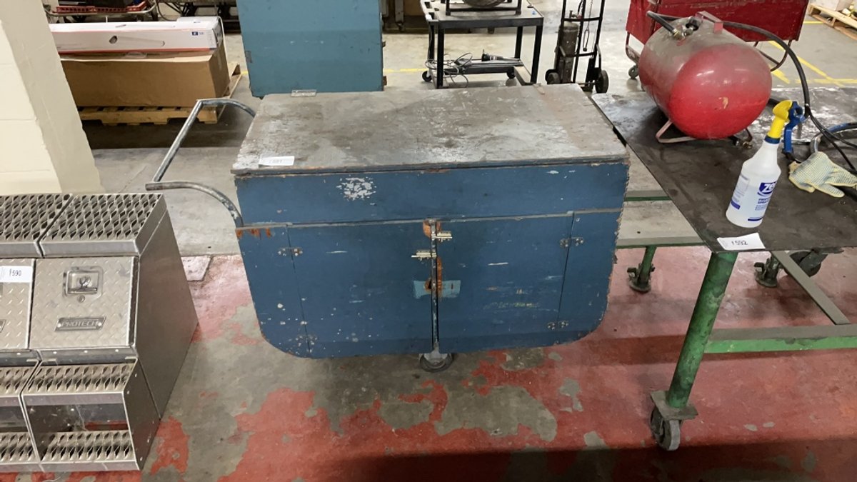ROLLING MAINTENCE CART & CONTENTS