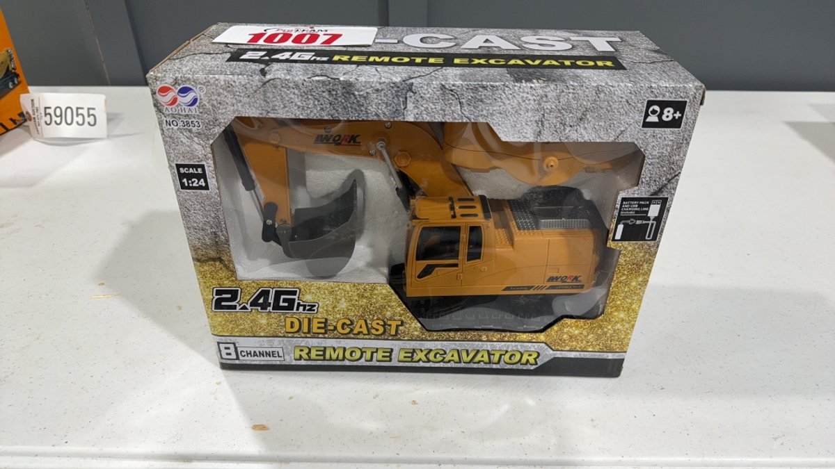 REMOTE CONTROL EXCAVATOR TOY