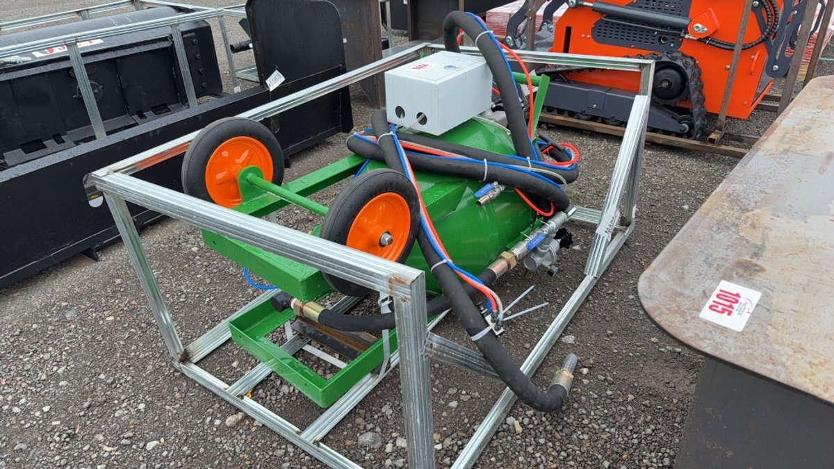 PORTABLE SAND BLASTING TANK