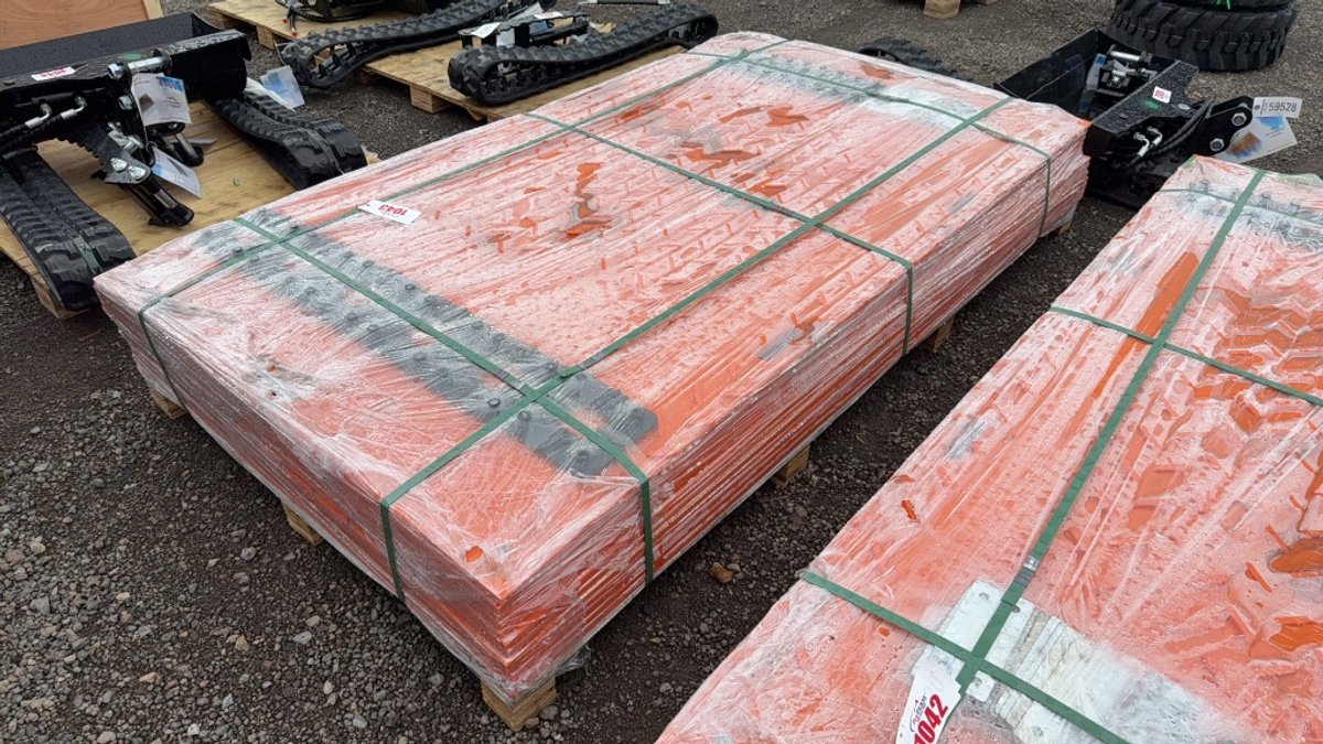 QTY 12) 4' X 7' GROUND PROTECTION MATS