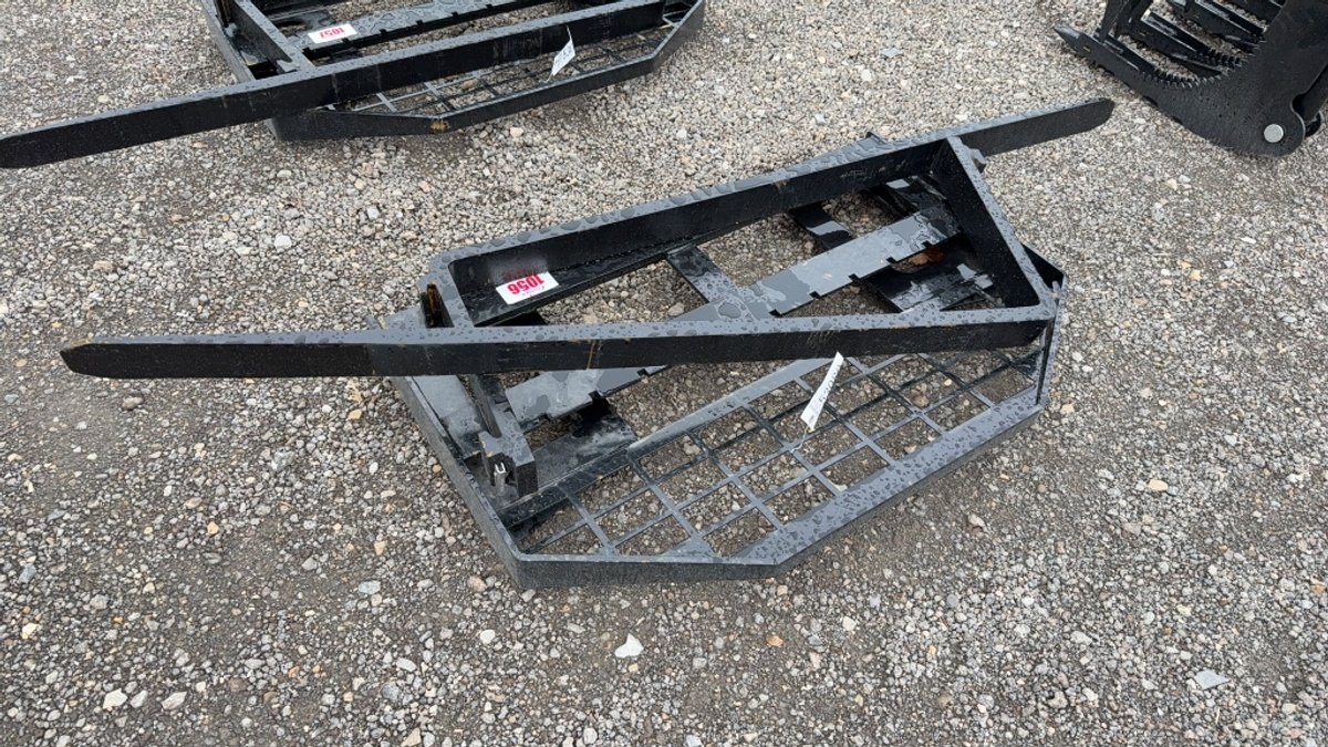 FUTURE 60" SKID STEER PALLET FORKS