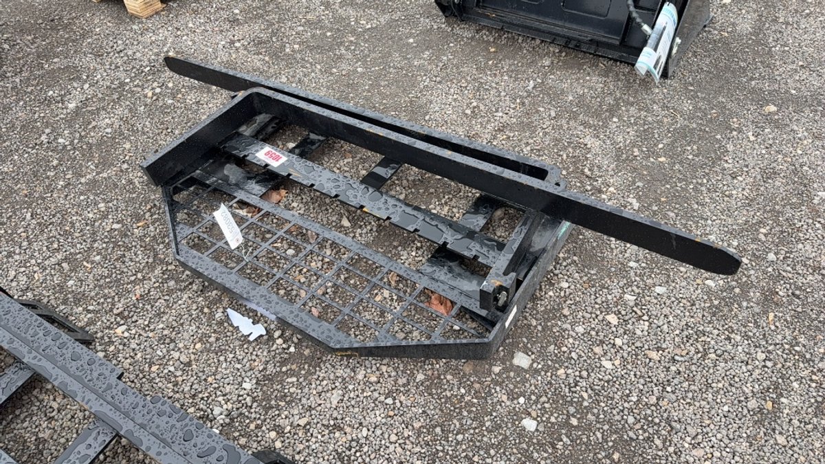 FUTURE 60" SKID STEER PALLET FORKS