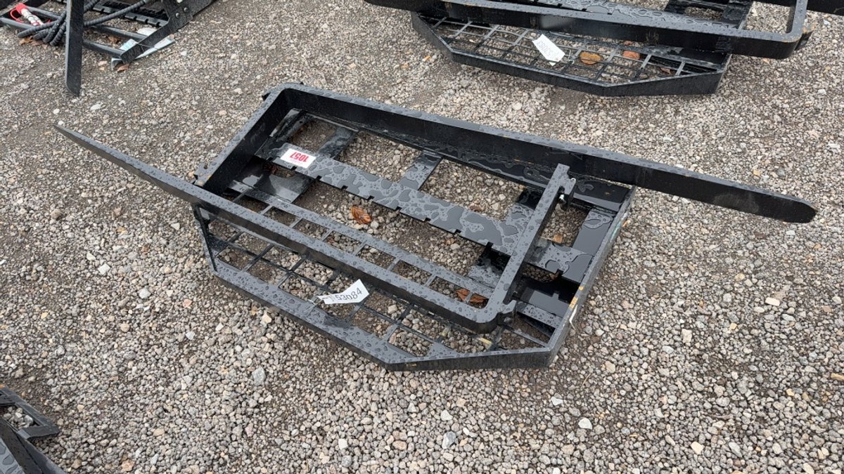 FUTURE 60" SKID STEER PALLET FORKS