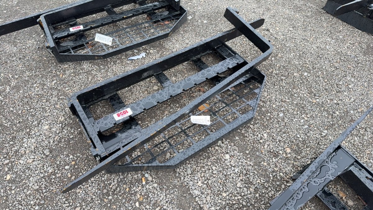 FUTURE 60" SKID STEER PALLET FORKS