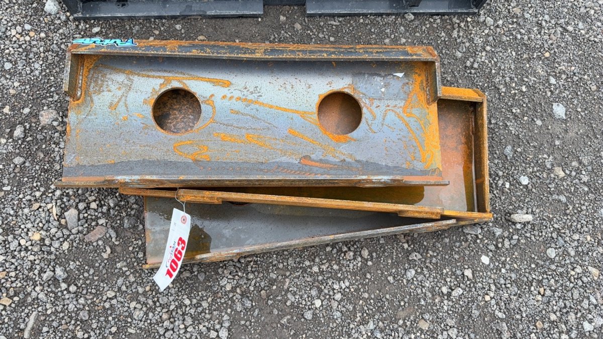 QTY 3) DINGO WELD ON PLATES