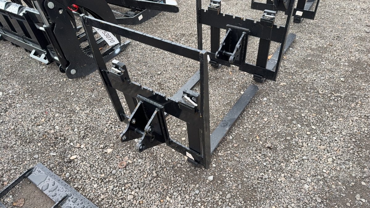 FUTURE 30" MINI EXCAVATOR PALLET FORKS