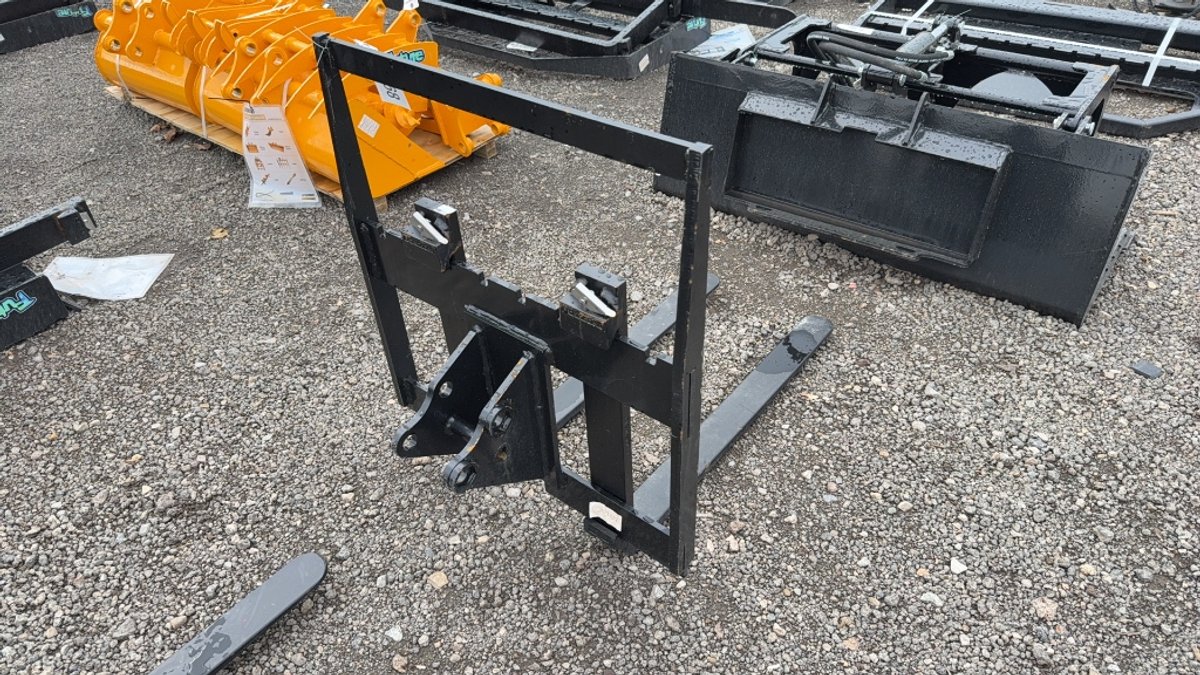FUTURE 30" MINI EXCAVATOR PALLET FORKS