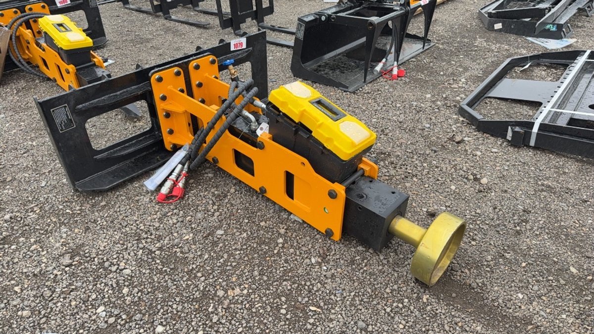 FUTURE SKID STEER HYD POST DRIVER