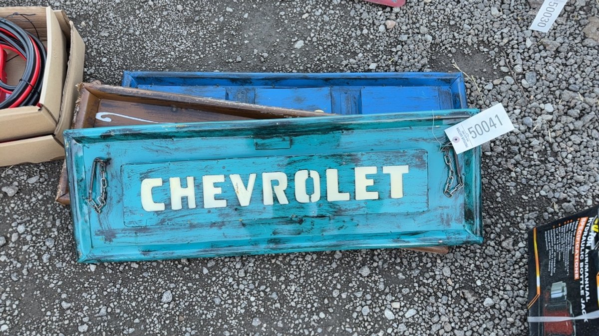 QTY 3) METAL TAILGATE SIGNS
