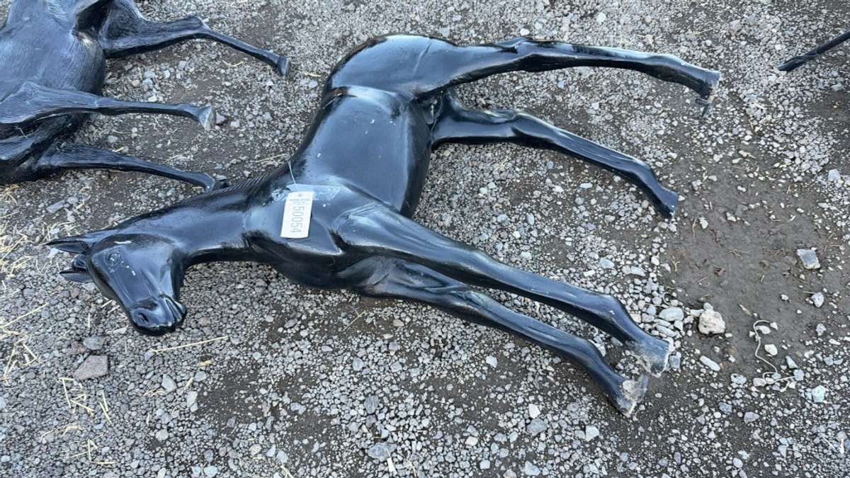 SMALL HORSE STATUE