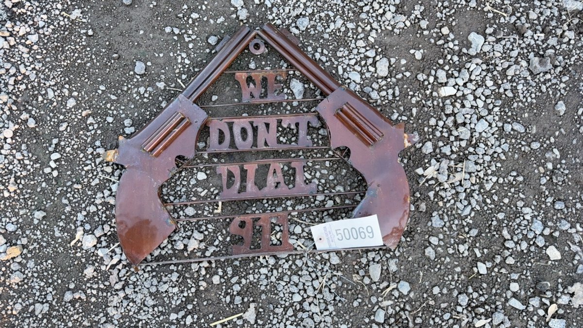 METAL SIGN