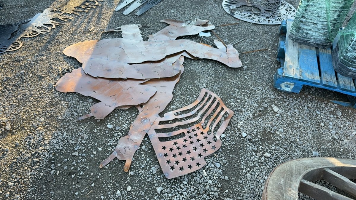 QTY 3) METAL SASQUATCH SIGNS