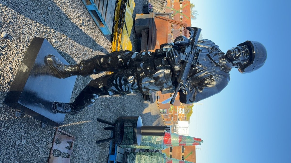 SOLDIER STATUE