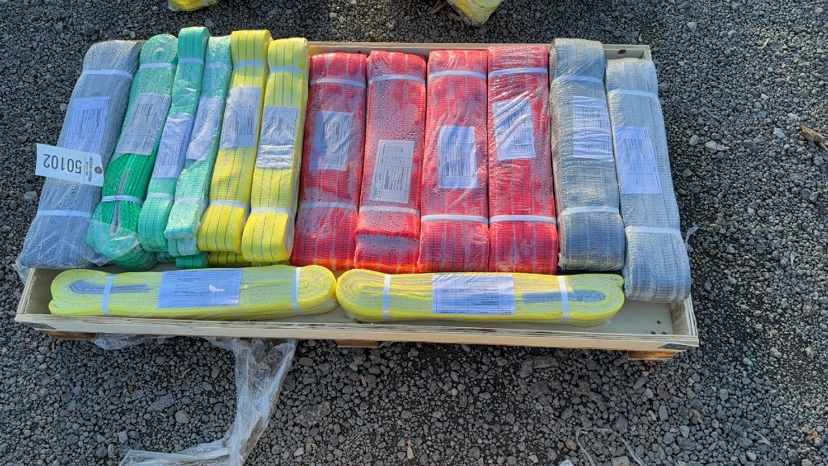PALLET OF VARIOUS SIZE TOW STRAPS