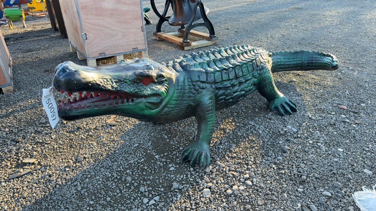 ALLIGATOR STATUE