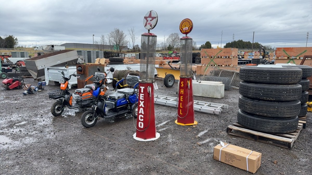 TEXACO GAS PUMP LAWN ORNAMENT