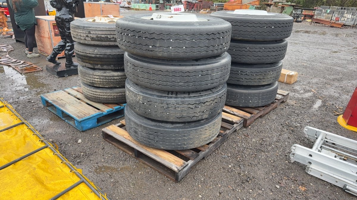 QTY 4) 295 / 75R22.5 TIRES