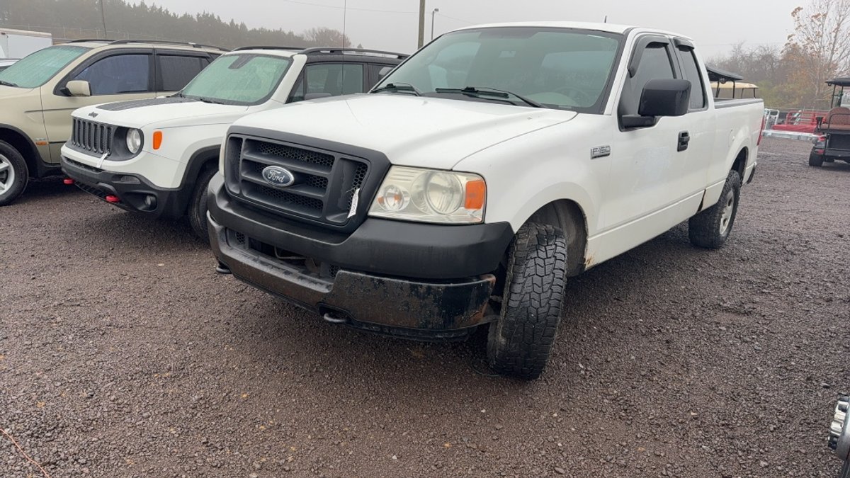 2005 FORD F-150 PICKUP TRUCK