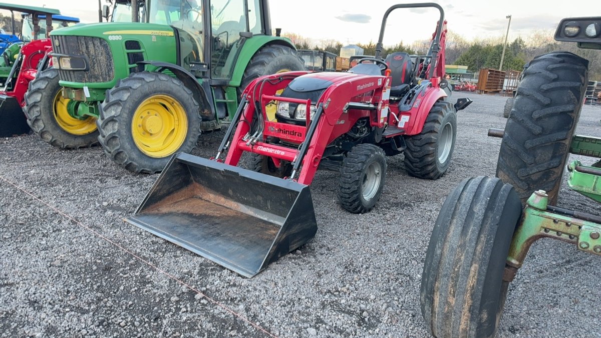 MAHINDRA 1640 TRACTOR LOADER BACKHOE