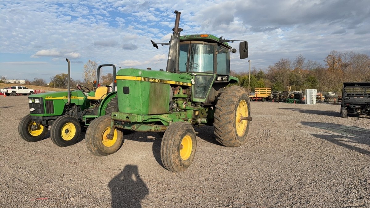 JOHN DEERE 4440 TRACTOR