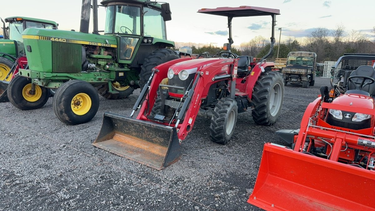 MASSEY FERGUSON 2706E TRACTOR