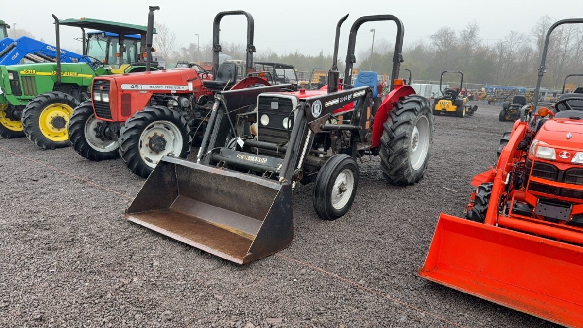 MASSEY FERGUSON 245 TRACTOR