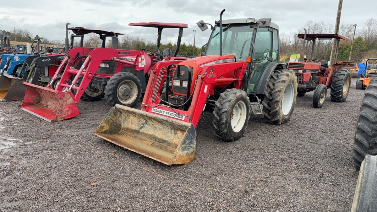 MASSEY FERGUSON 2220 TRACTOR