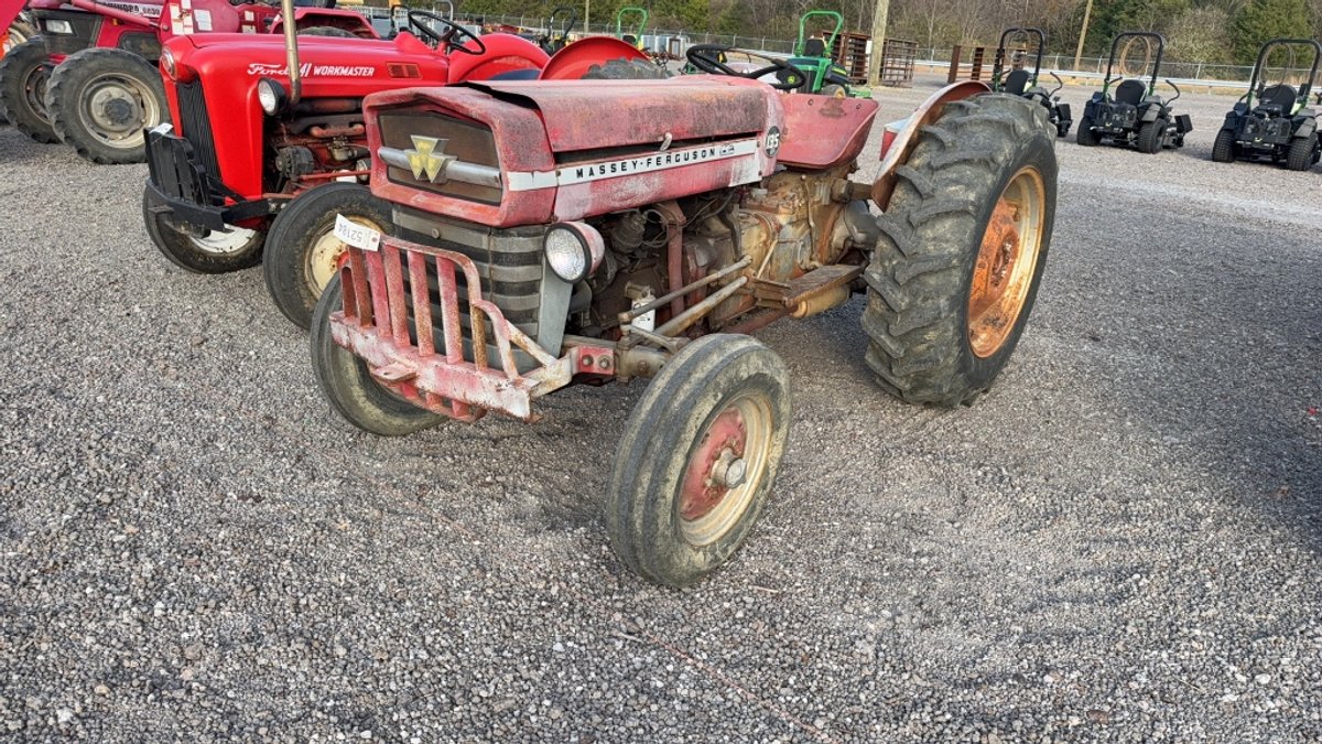 MASSEY FERGUSON 135 TRACTOR