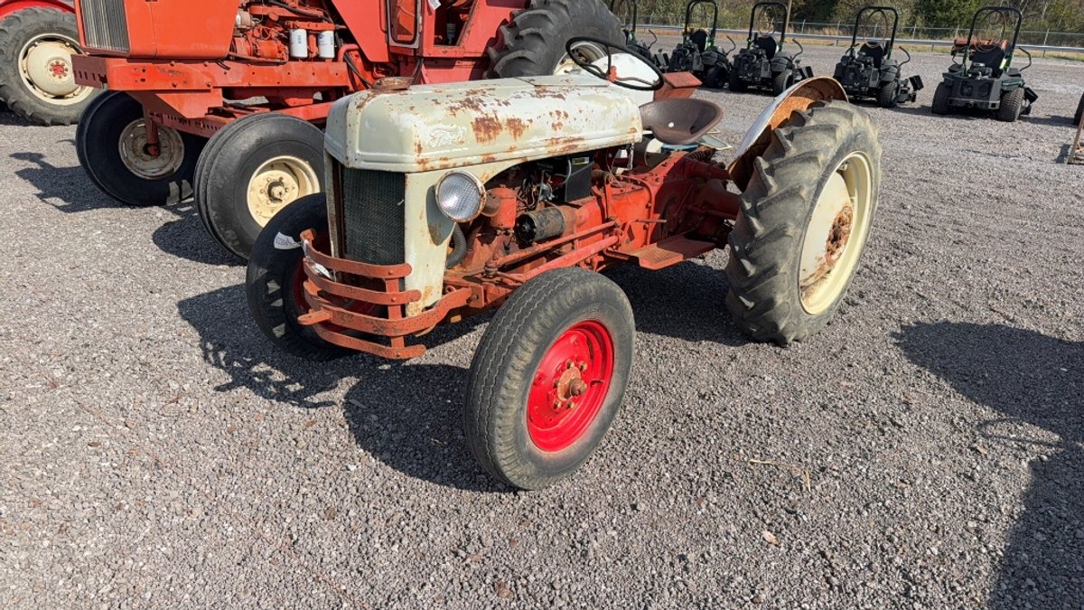 FORD 8N TRACTOR