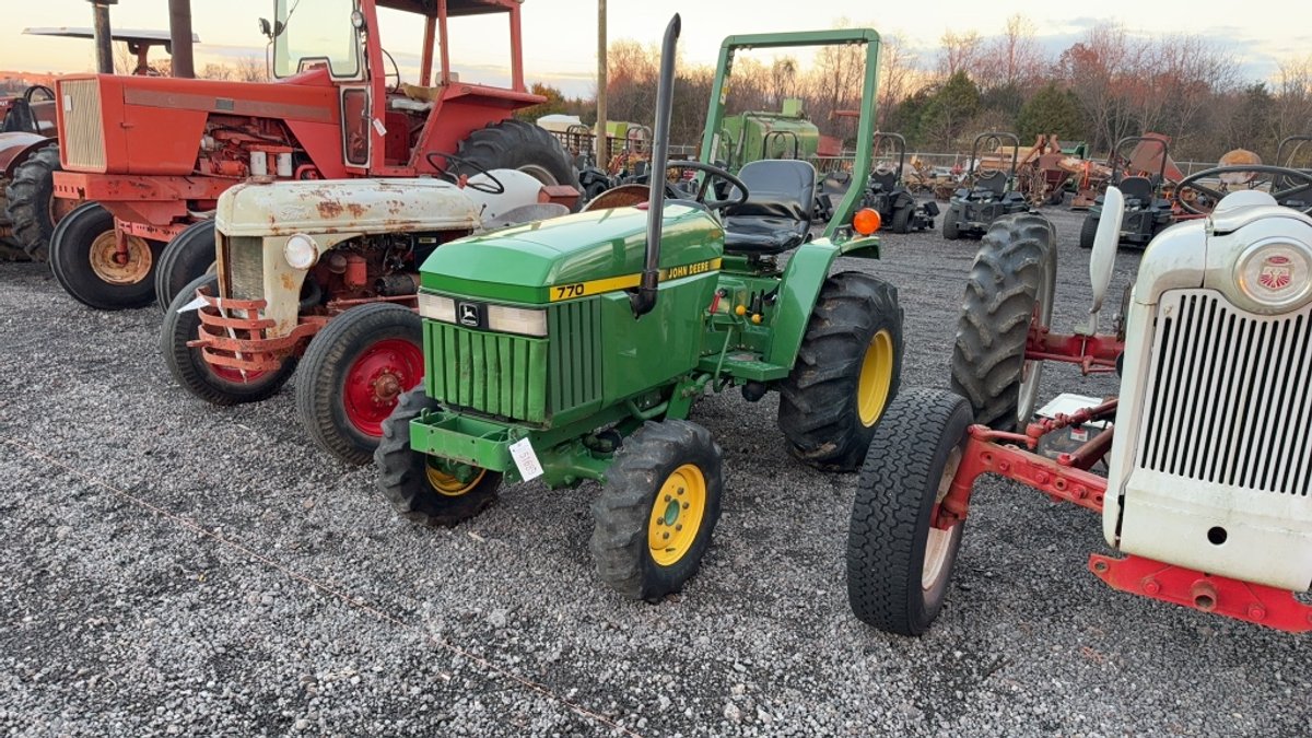 JOHN DEERE 770 TRACTOR
