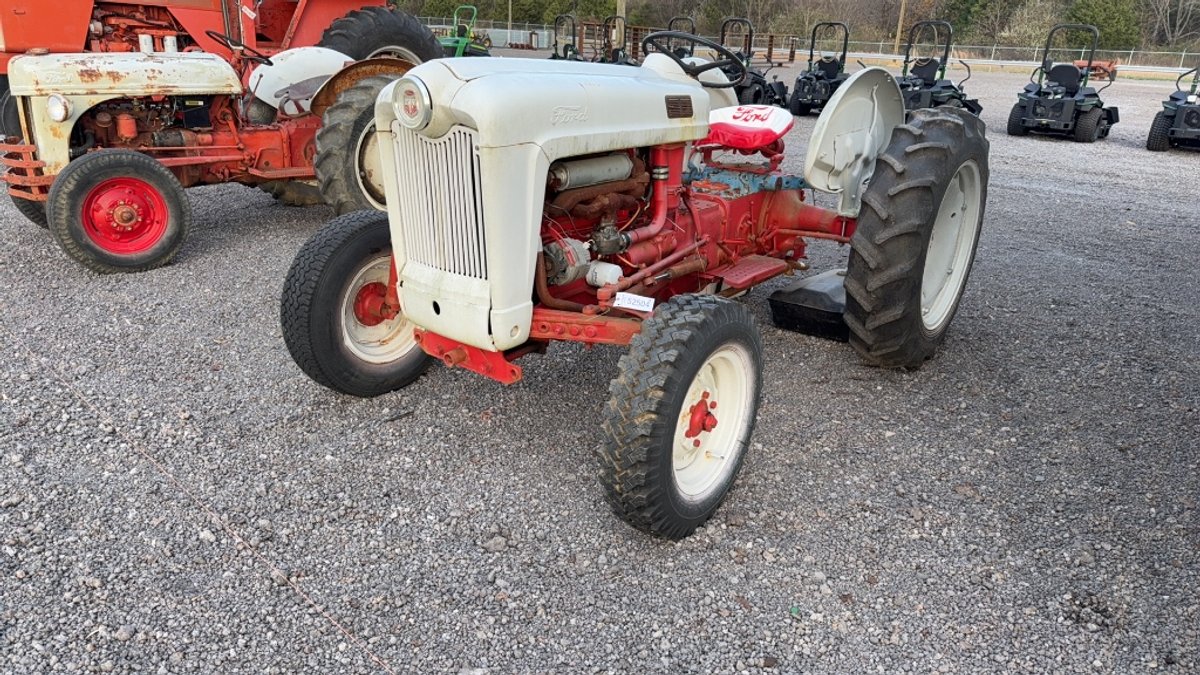 FORD 800 TRACTOR